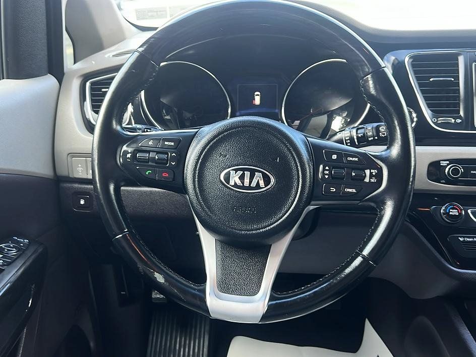 Used 2016 Kia Sedona SX Limited FWD image 12