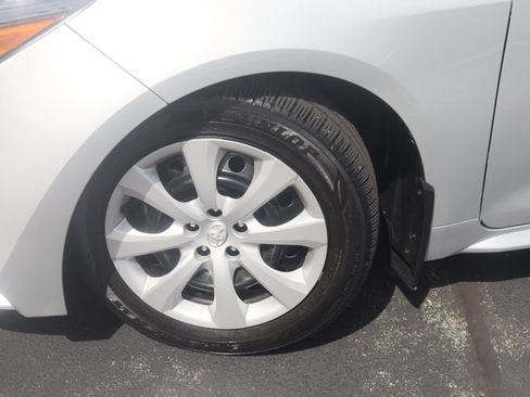 Used 2025 Toyota Corolla LE FWD image 37