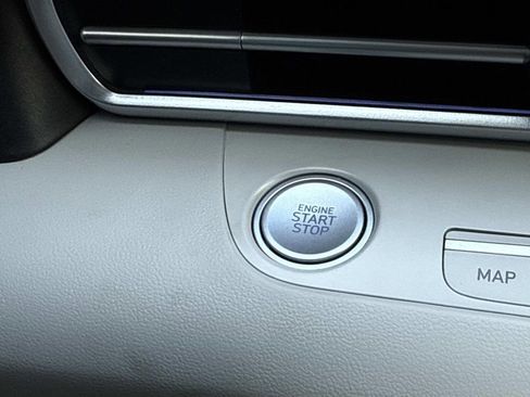 Used 2024 Hyundai Elantra Limited FWD image 37