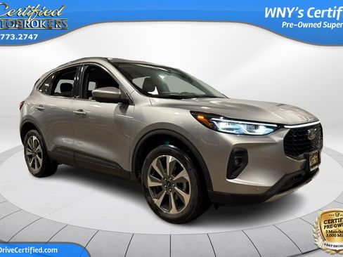 Used 2024 Ford Escape Platinum AWD/4WD image 3