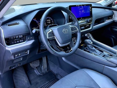 Certified 2024 Toyota Grand Highlander AWD image 17