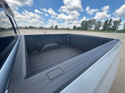New 2026 Chevrolet Silverado 1500 High Country AWD/4WD image 24