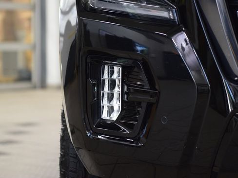 Used 2023 GMC Yukon XL AT4 w/ AT4 Premium Package AWD/4WD image 14