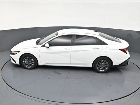 Used 2024 Hyundai Elantra SEL FWD image 13