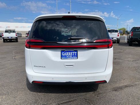 Used 2023 Chrysler Pacifica Touring-L FWD image 22