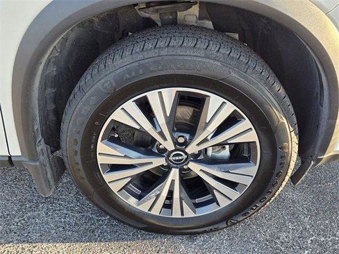 Used 2022 Nissan Rogue SV image 16