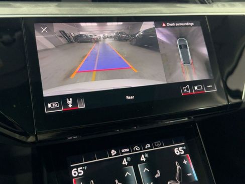 Used 2024 Audi Q8 e-tron Premium Plus image 25