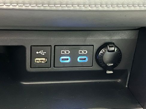 Used 2022 Toyota Highlander XLE AWD/4WD image 28