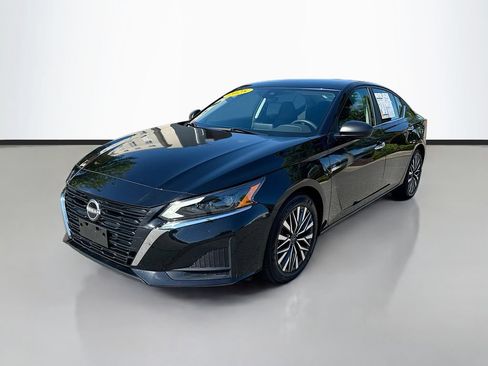 Certified 2025 Nissan Altima 2.5 SV FWD image 3