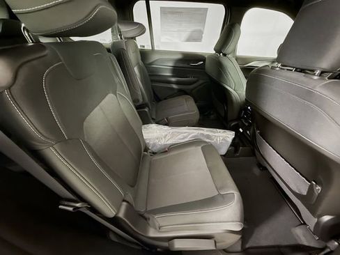 New 2025 Jeep Grand Cherokee L Laredo image 27