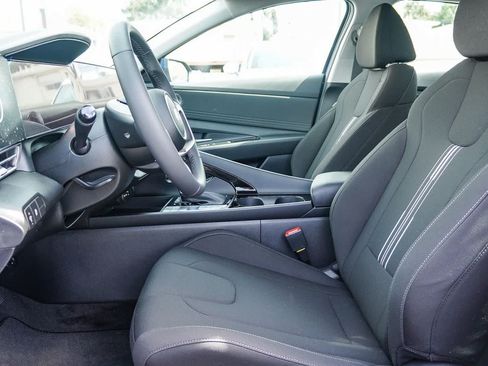 Certified 2025 Hyundai Elantra SEL FWD image 24