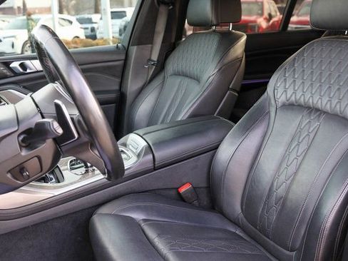 Used 2021 BMW X7 M50i w/ Dynamic Handling Package AWD/4WD image 17