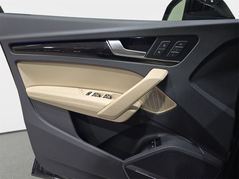 Used 2020 Audi Q5 e Prestige image 30