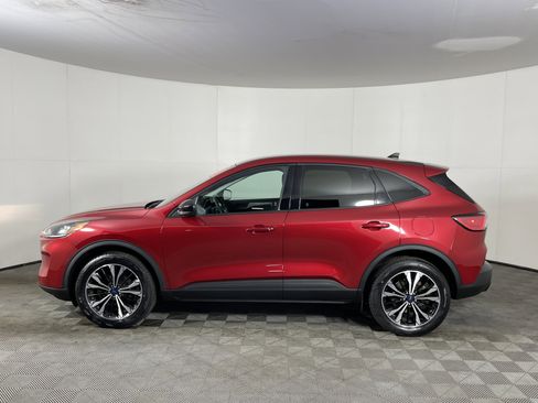 Used 2022 Ford Escape SE w/ SE Sport Appearance Package image 3