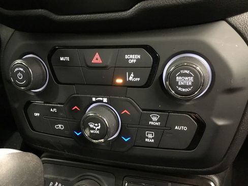 Used 2022 Jeep Renegade Latitude w/ Convenience Group image 28