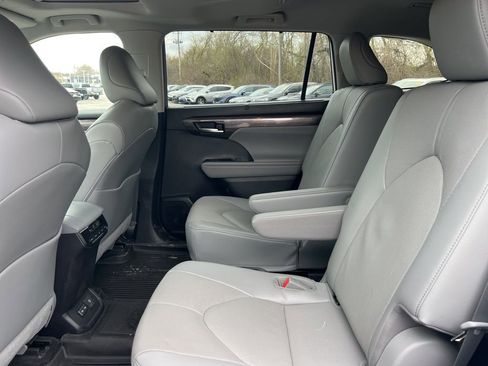 Used 2023 Toyota Highlander Limited AWD/4WD image 3