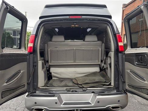 Used 2015 Chevrolet Express 2500 Extended RWD image 12