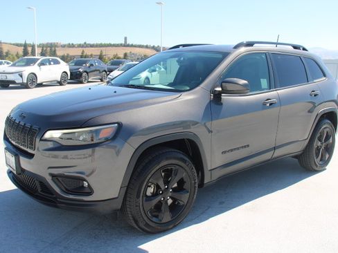 Used 2019 Jeep Cherokee Latitude Plus AWD/4WD image 7