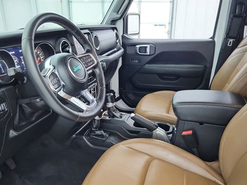 Used 2021 Jeep Wrangler Unlimited Sahara image 25