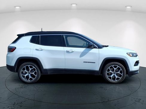Used 2025 Jeep Compass Limited AWD/4WD image 2