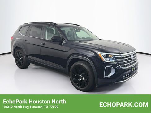 Used 2025 Volkswagen Atlas SE FWD image 1
