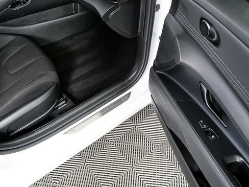 Certified 2025 Hyundai Elantra Sport image 22