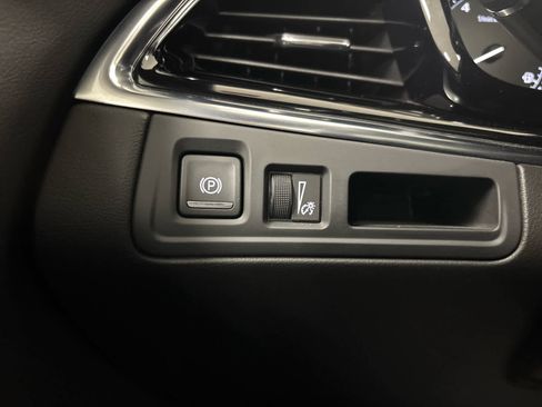 Used 2024 Cadillac XT6 Luxury image 18