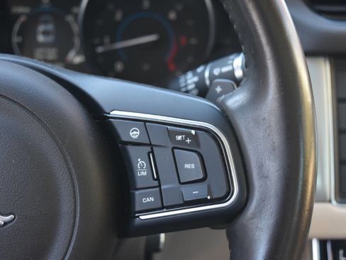 Used 2017 Jaguar XF Premium image 59