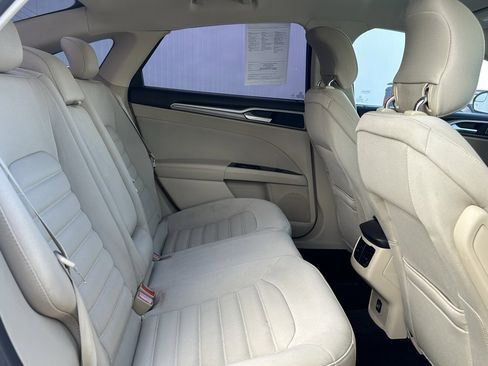 Used 2014 Ford Fusion SE image 17