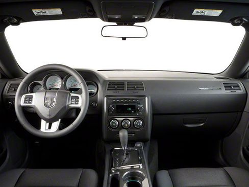 Used 2013 Dodge Challenger SXT RWD image 10