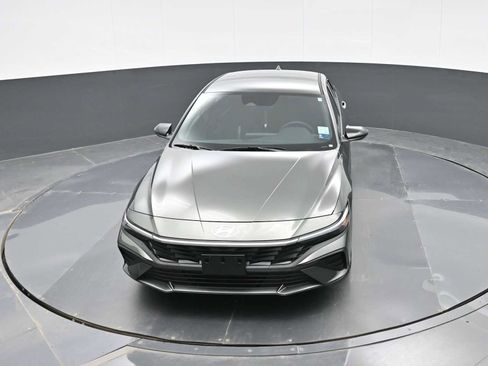 Used 2025 Hyundai Elantra SEL FWD image 24