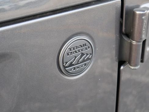 Used 2022 Jeep Gladiator Sport AWD/4WD image 13