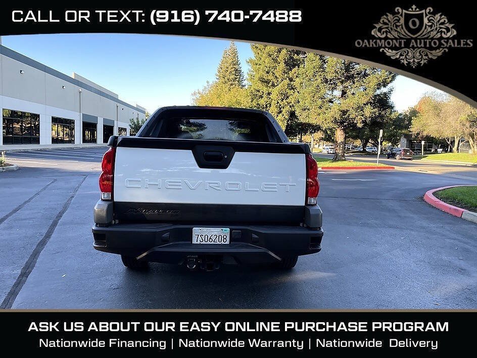 Used 2004 Chevrolet Avalanche 2500 w/ Preferred Equipment Group AWD/4WD image 9