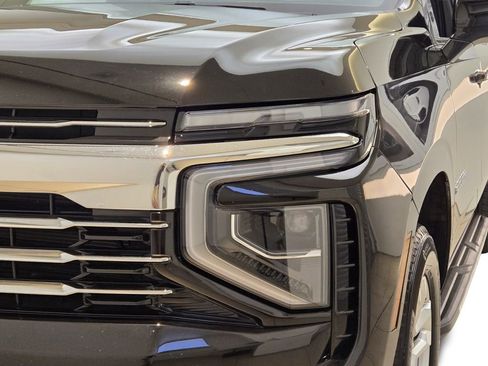 Used 2025 Chevrolet Suburban LT image 5