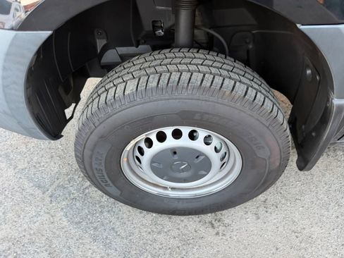 Used 2022 Mercedes-Benz Sprinter 2500 image 28