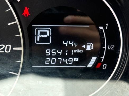 Used 2016 Nissan Versa Note SV image 24