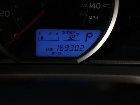 Used 2013 Toyota RAV4 XLE image 24