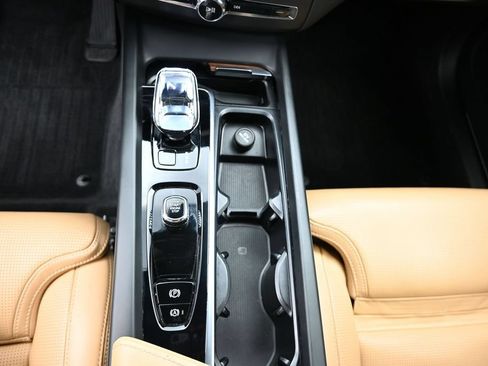 Used 2024 Volvo XC60 B5 Ultimate w/ Protection Package Premier AWD/4WD image 13