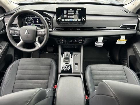 Used 2025 Mitsubishi Outlander SE AWD/4WD image 33