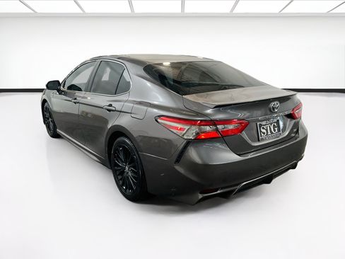 Used 2018 Toyota Camry SE w/ Moonroof Package FWD image 6