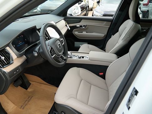 New 2026 Volvo XC90 T8 Plus image 16
