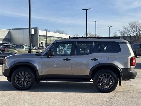 Used 2024 Toyota Land Cruiser image 8