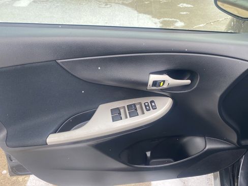 Used 2010 Toyota Corolla S image 3