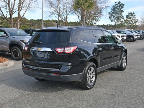 Used 2017 Chevrolet Traverse LT image 4