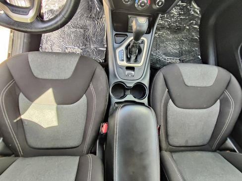 Used 2014 Jeep Cherokee Sport image 11