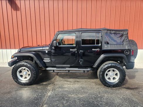 Used 2013 Jeep Wrangler Unlimited Sport AWD/4WD image 2