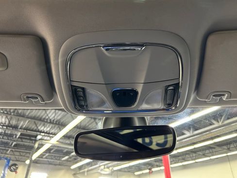 Used 2020 Jeep Cherokee Latitude Plus w/ Comfort/Convenience Group FWD image 24
