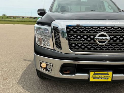Used 2018 Nissan Titan SV AWD/4WD image 4