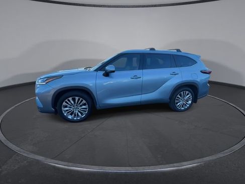 Used 2024 Toyota Highlander Platinum image 9