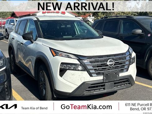 Used 2024 Nissan Rogue S AWD/4WD image 1